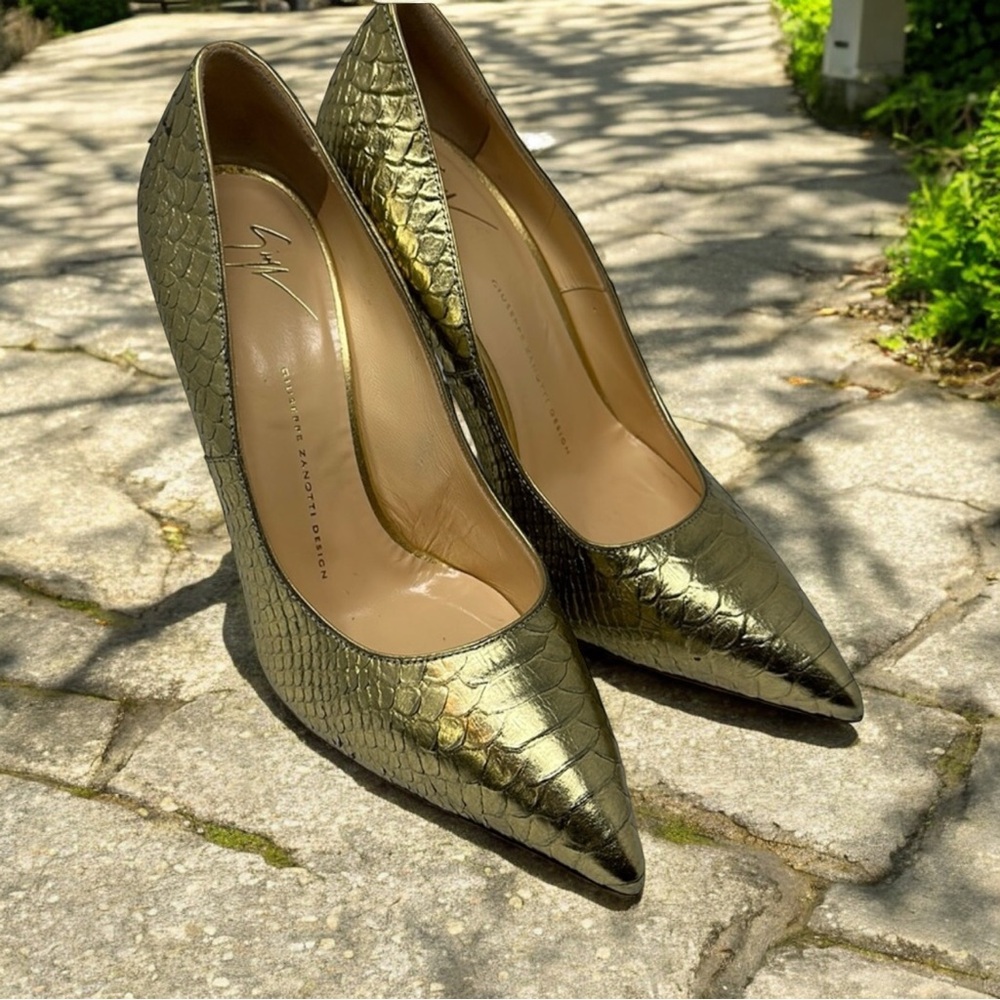 Giuseppe Zanotti gold skin heels. Excellent condition 3” heel.